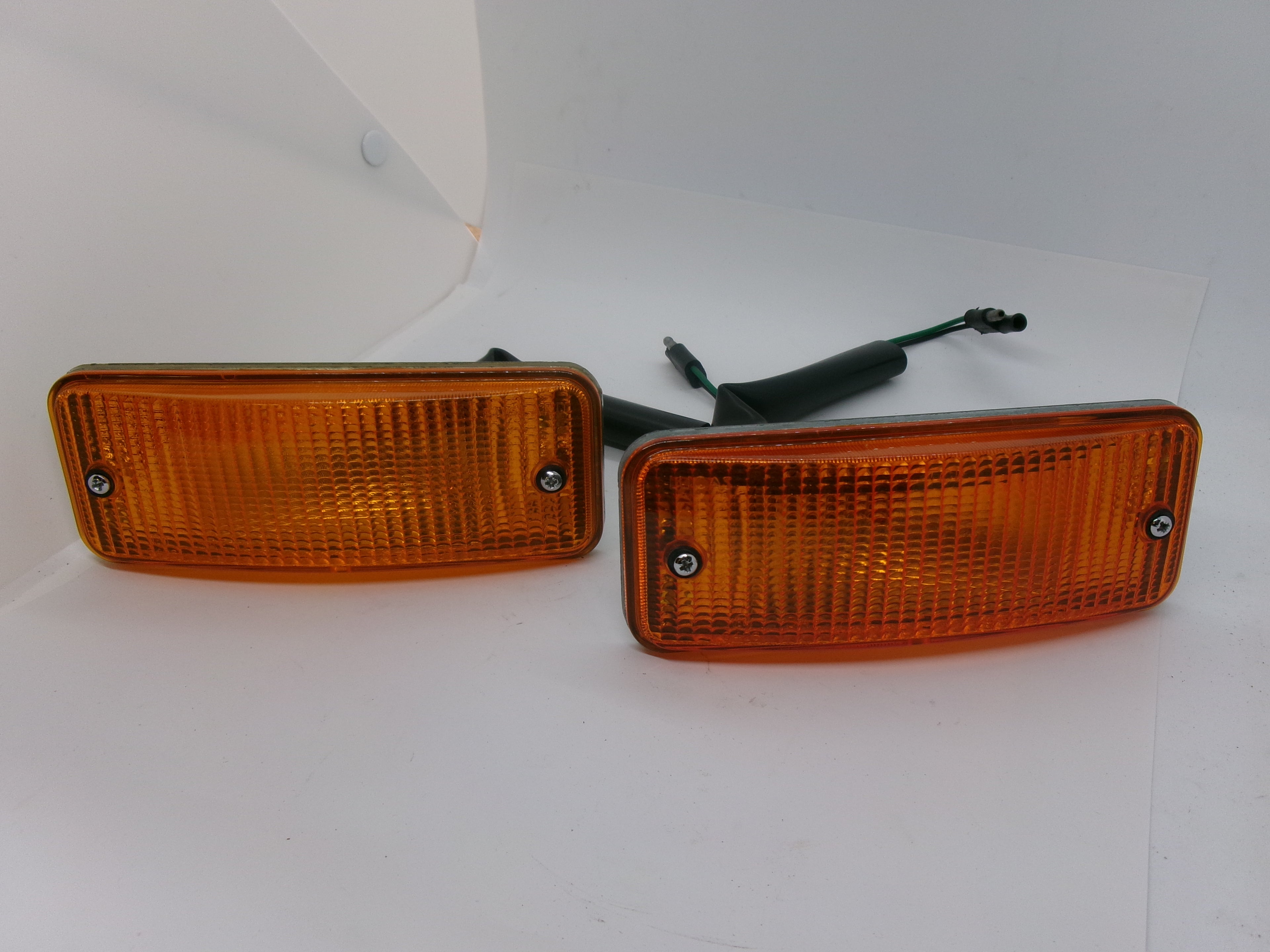 NOS Lucas one PAIR Amber Indicator Light Assemblies L930 MGA Midget 1500