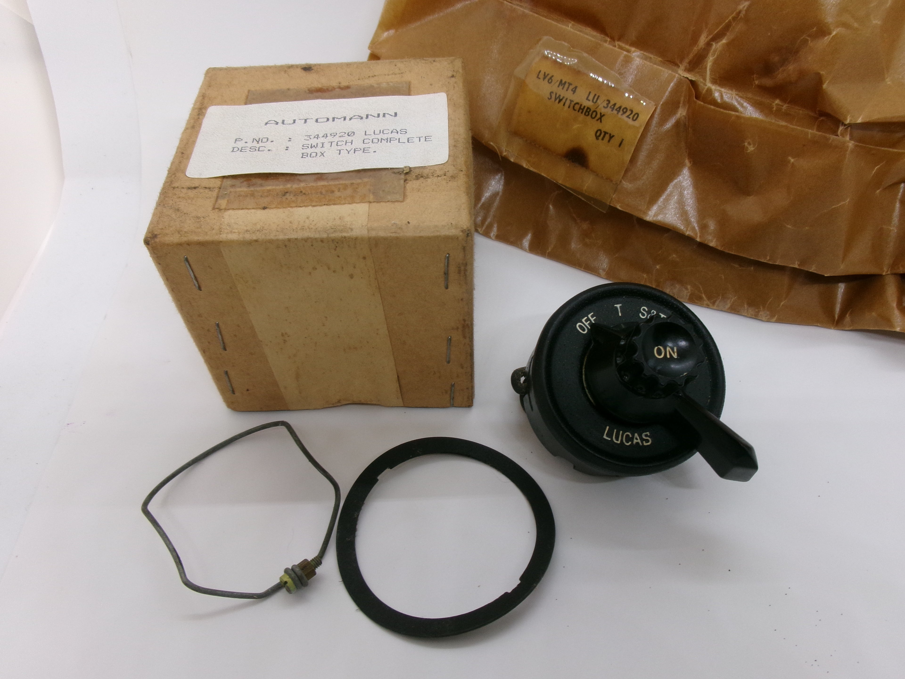 NOS Lucas PLC6 Part no 344920 3-pos. Ignition, side & headlight switch 1946 - 60