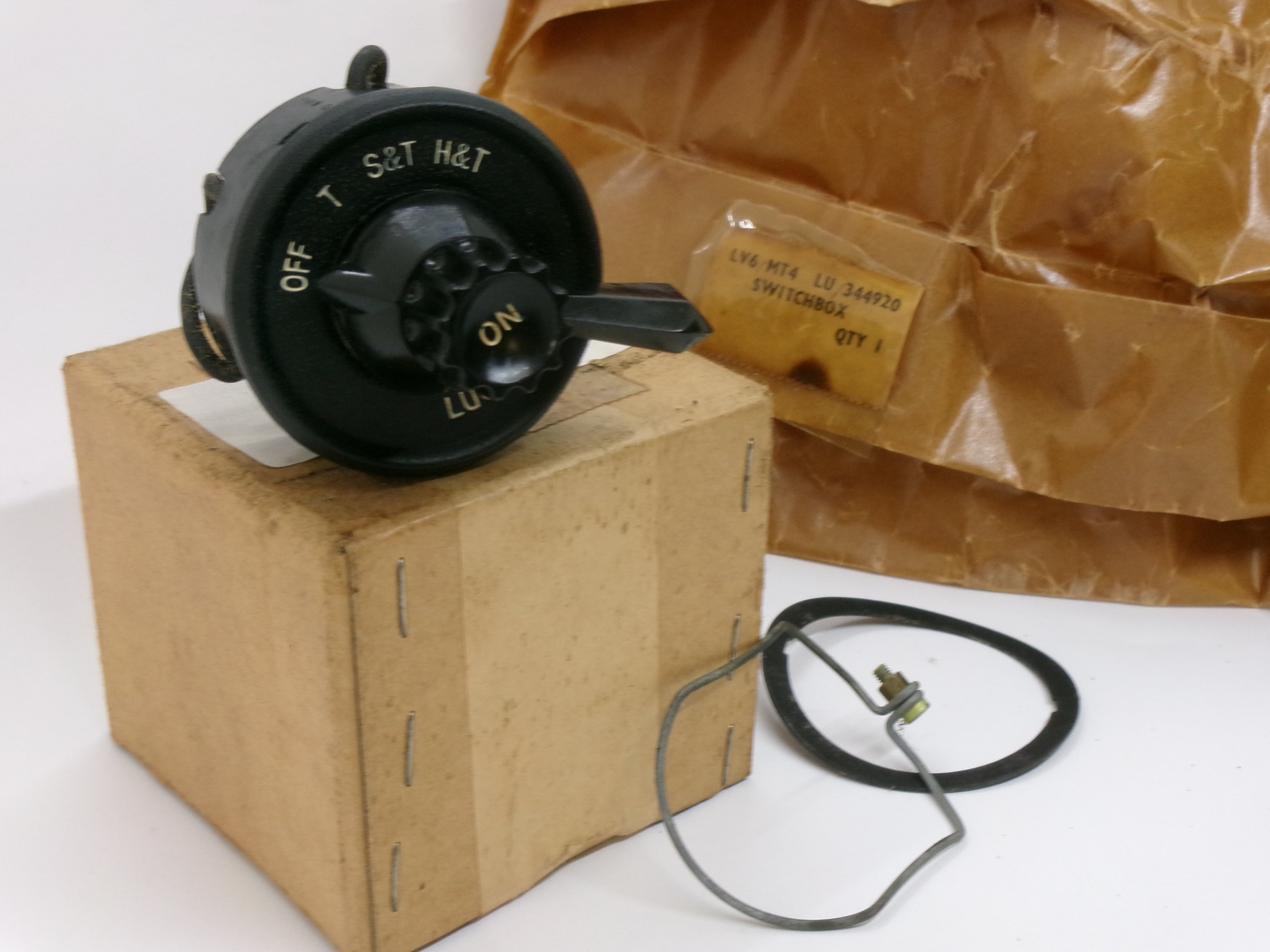 NOS Lucas PLC6 Part no 344920 3-pos. Ignition, side & headlight switch 1946 - 60