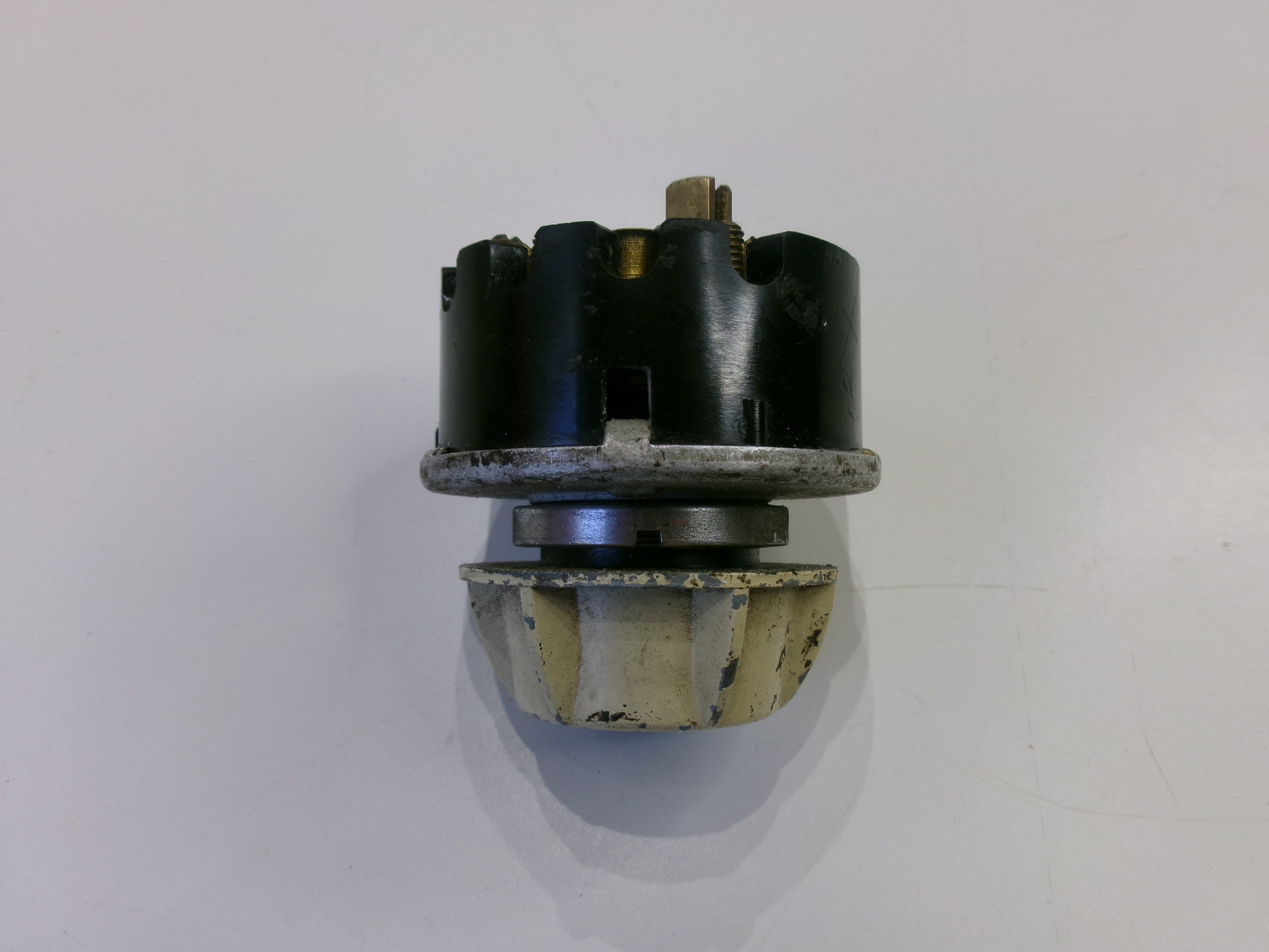 Used Lucas PLC-6 Part no 34090 2-pos. Ignition switch for Bristol & Hillman