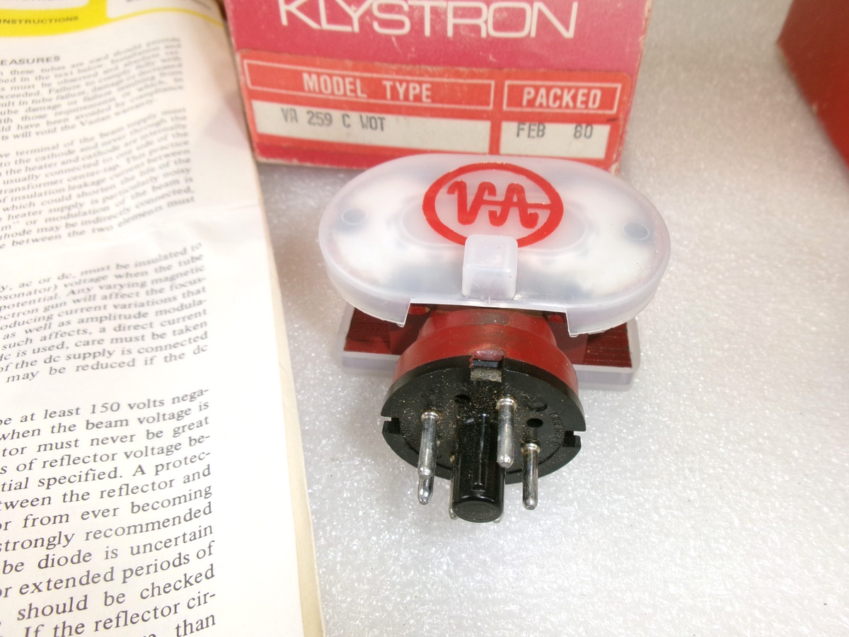 New old stock Varian Klystron Tubes VA221B 9/1977 and VA259C WOT 2/1980 in boxes - Bluemoon Classic Parts