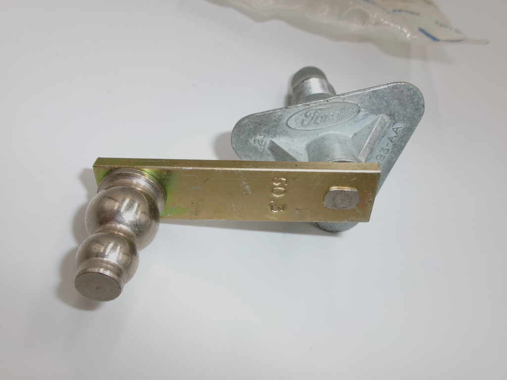 NOS OEM 1970-1977 Ford Cortina Mark 3 Wiper Linkage Spindle Part no. 1465566 - Bluemoon Classic Parts