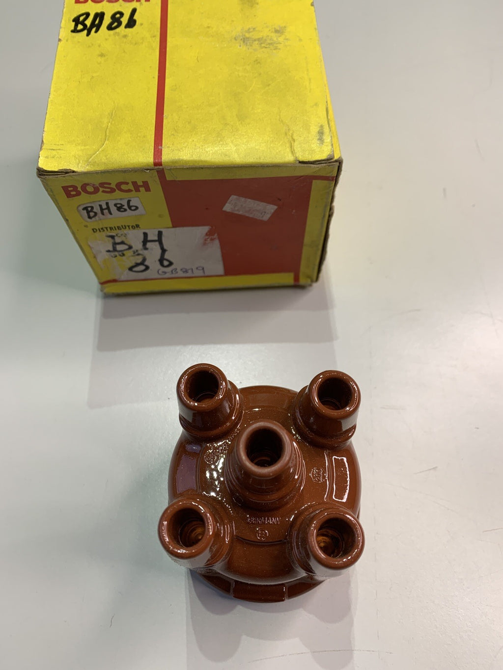 NOS BH86 Bosch Distributor Cap 1975 on Holden Torana LX 1900 Sunbird Camira - Bluemoon Classic Parts
