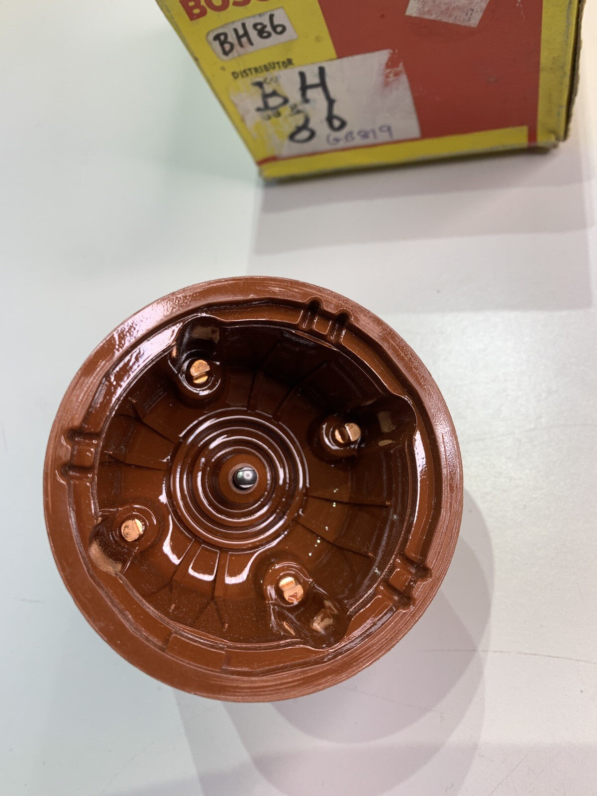NOS BH86 Bosch Distributor Cap 1975 on Holden Torana LX 1900 Sunbird Camira - Bluemoon Classic Parts