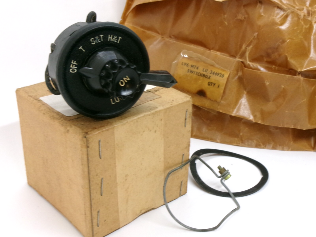 NOS Lucas PLC-6 30454 344920 3-pos. Ignition Side & headlight switch 1946 on - Bluemoon Classic Parts