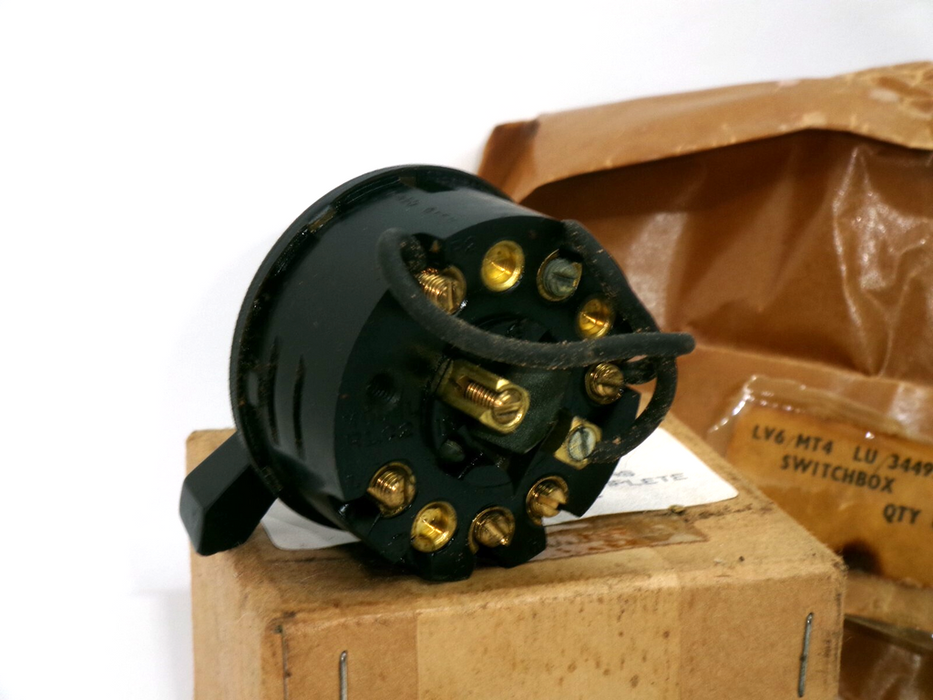 NOS Lucas PLC-6 30454 344920 3-pos. Ignition Side & headlight switch 1946 on - Bluemoon Classic Parts