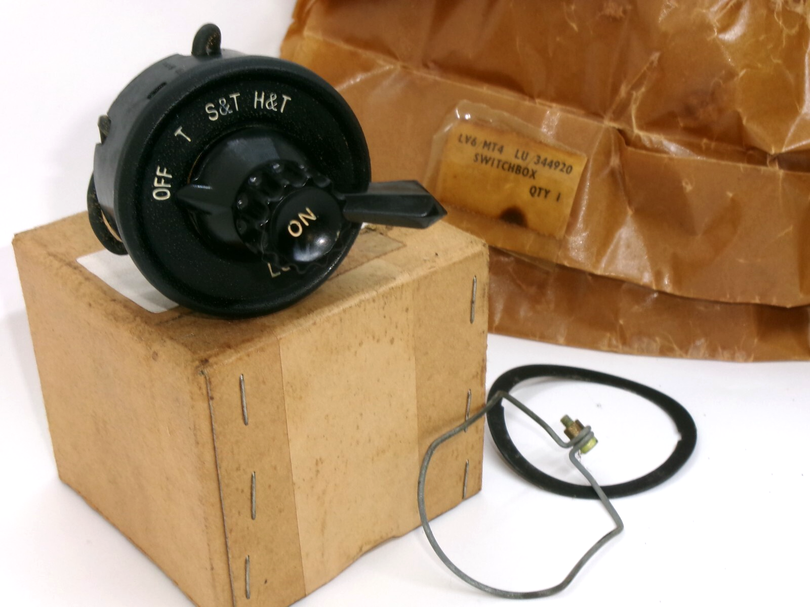 NOS Lucas PLC-6 30454 344920 3-pos. Ignition Side & headlight switch 1946 on - Bluemoon Classic Parts