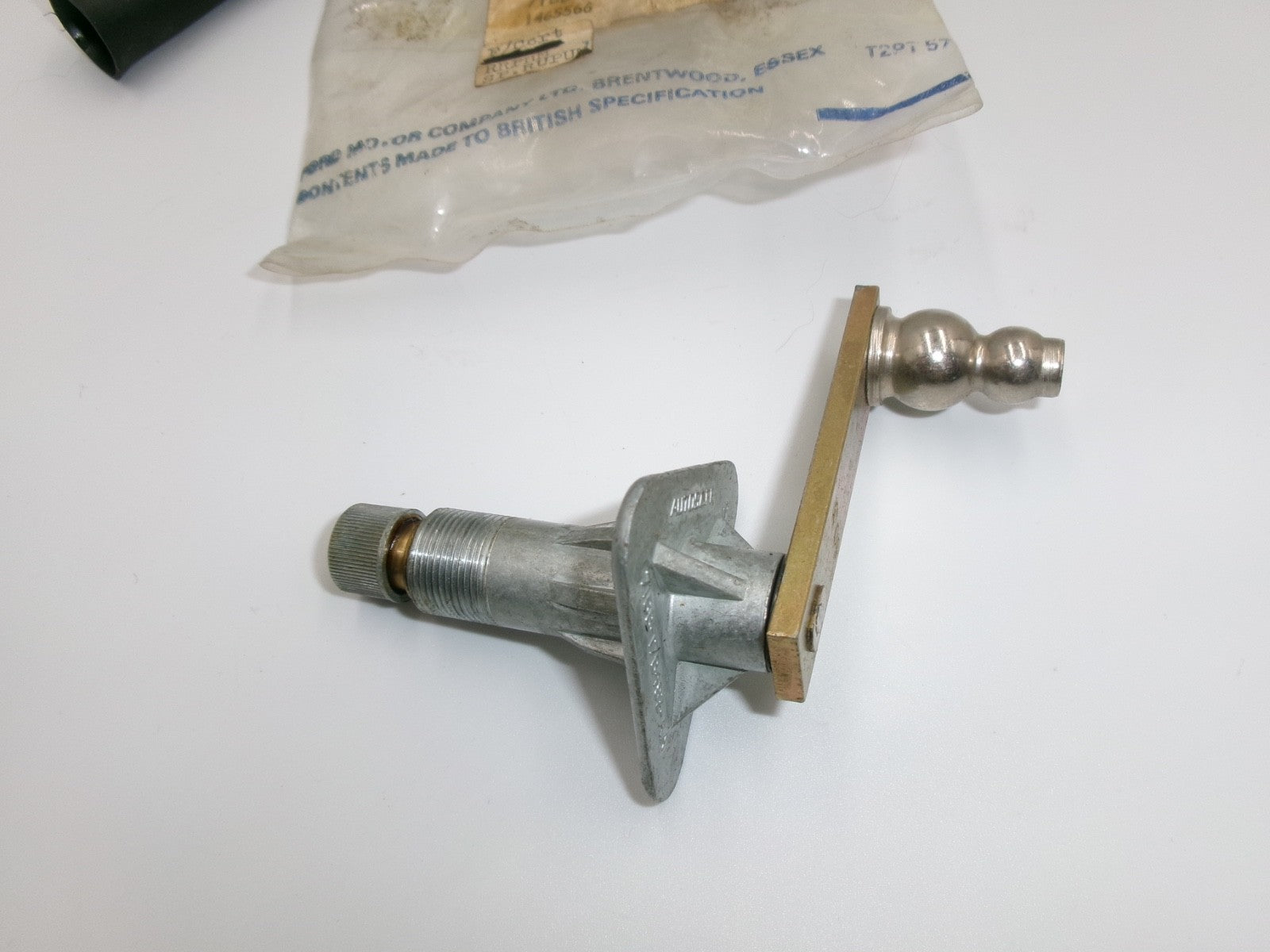 NOS OEM 1970-1977 Ford Cortina Mark 3 Wiper Linkage Spindle Part no. 1465566 - Bluemoon Classic Parts